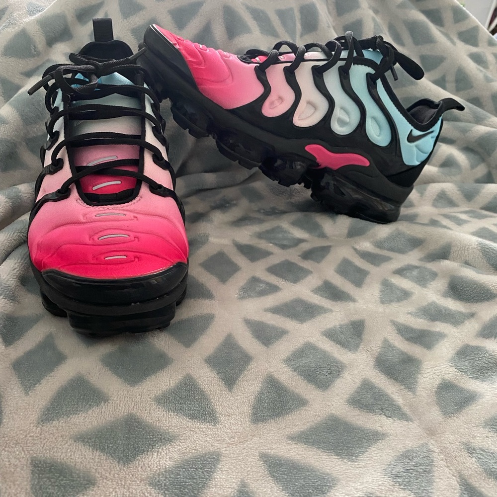 Vapormax Plus- Racer Blue/ Black/ Hyper Pink